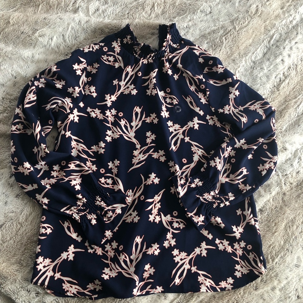 Long sleeved light weight Chase blouse